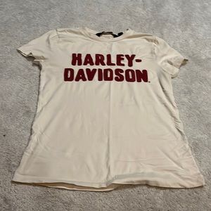 Harley Davidson T-shirt. Cream with red embroidered logo. Size medium